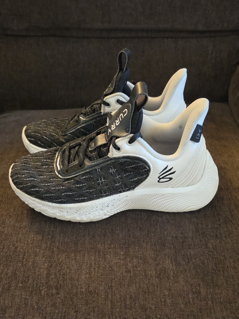 Under Armour Curry Flow 9 Team Basketball Shoes Size 4Y Black White